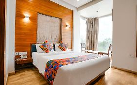 Fabhotel Kyra - Near Airport Road